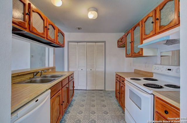 1346 Bayou, San Antonio, TX 78245