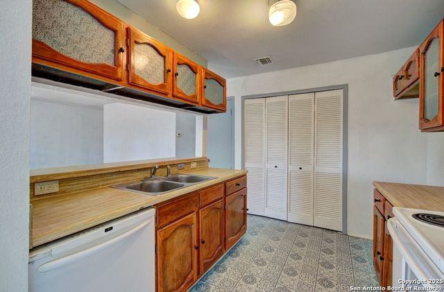 1346 Bayou, San Antonio, TX 78245