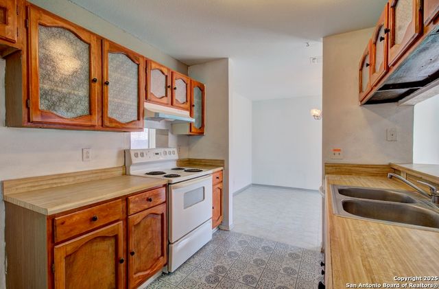 1346 Bayou, San Antonio, TX 78245