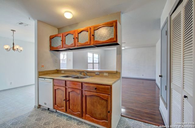 1346 Bayou, San Antonio, TX 78245