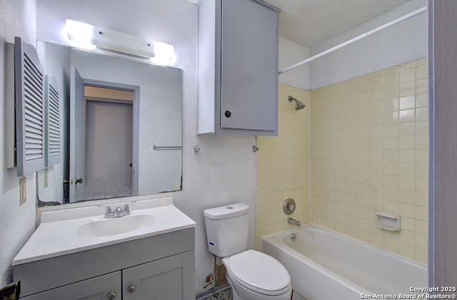 1346 Bayou, San Antonio, TX 78245