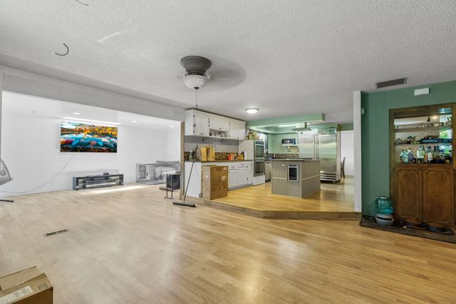 2201 Arctic Circle, Medford, OR 97504