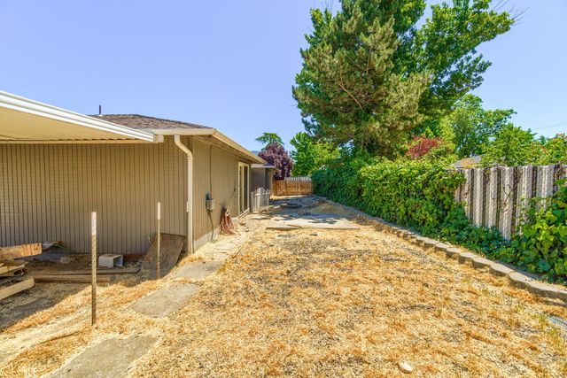 2201 Arctic Circle, Medford, OR 97504