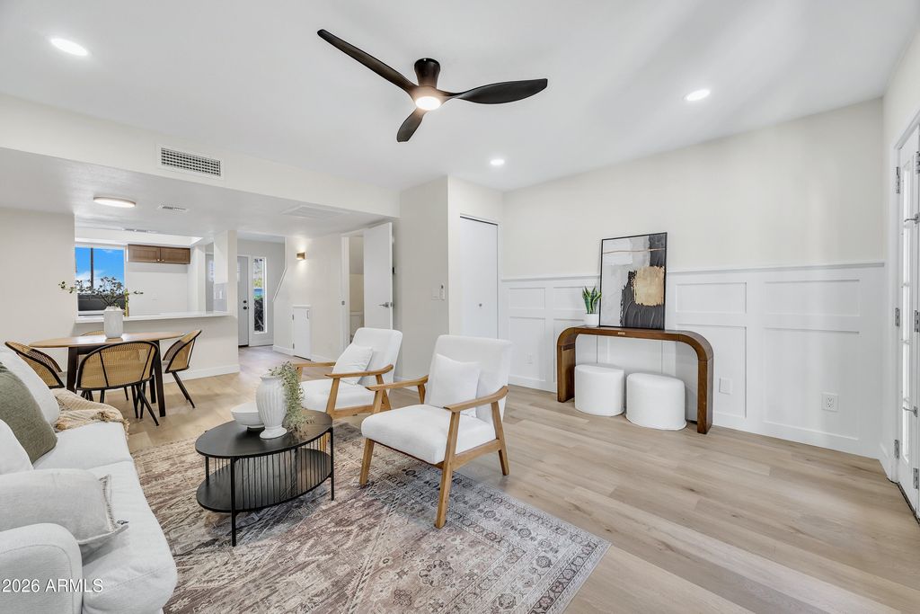 Image 12 of property listing at 1601 W SUNNYSIDE Drive 164, Phoenix, AZ 85029