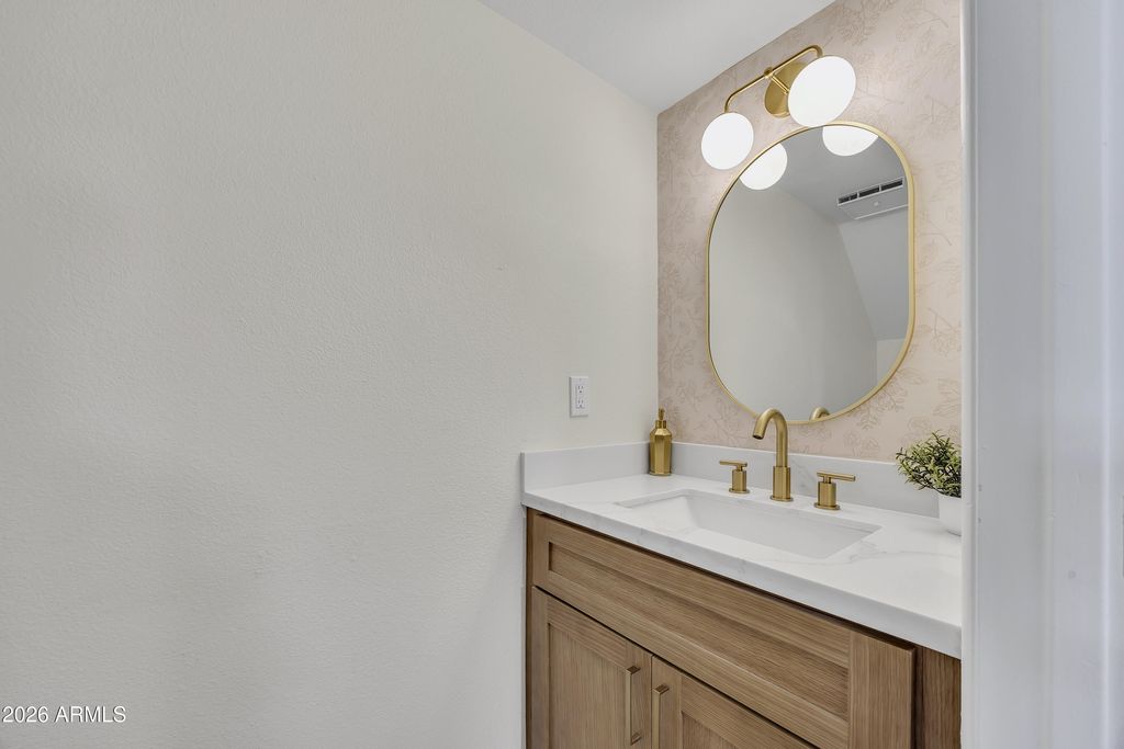 Image 14 of property listing at 1601 W SUNNYSIDE Drive 164, Phoenix, AZ 85029