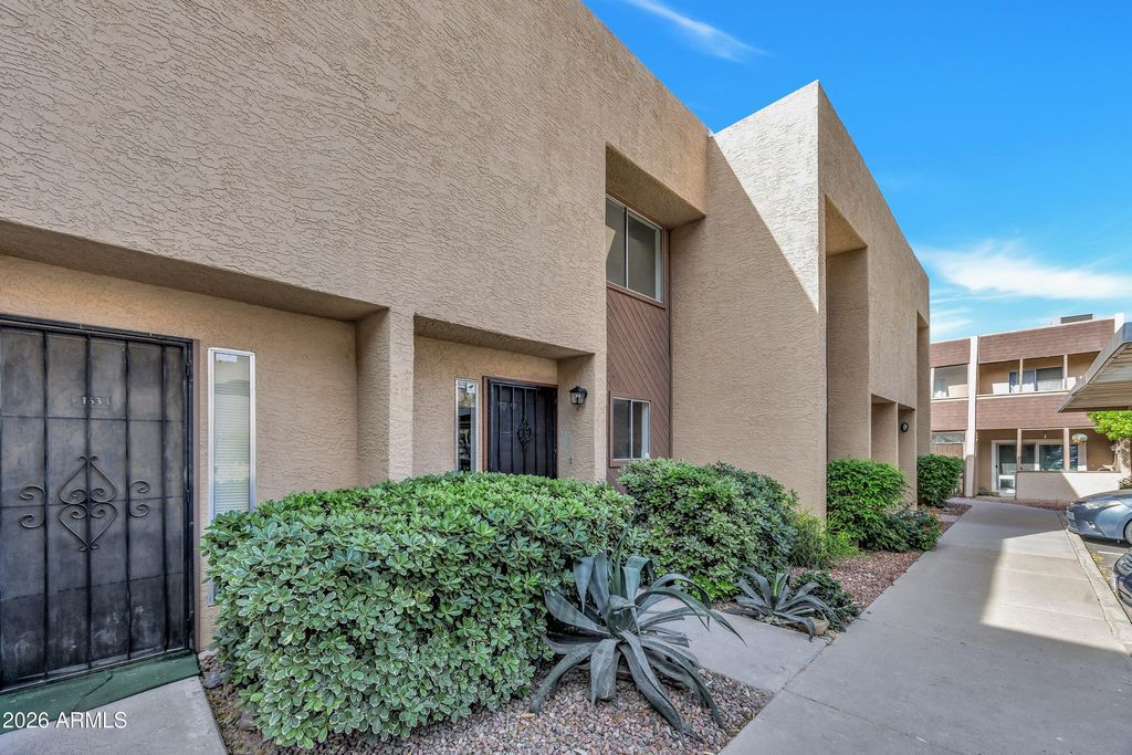 Image 2 of property listing at 1601 W SUNNYSIDE Drive 164, Phoenix, AZ 85029
