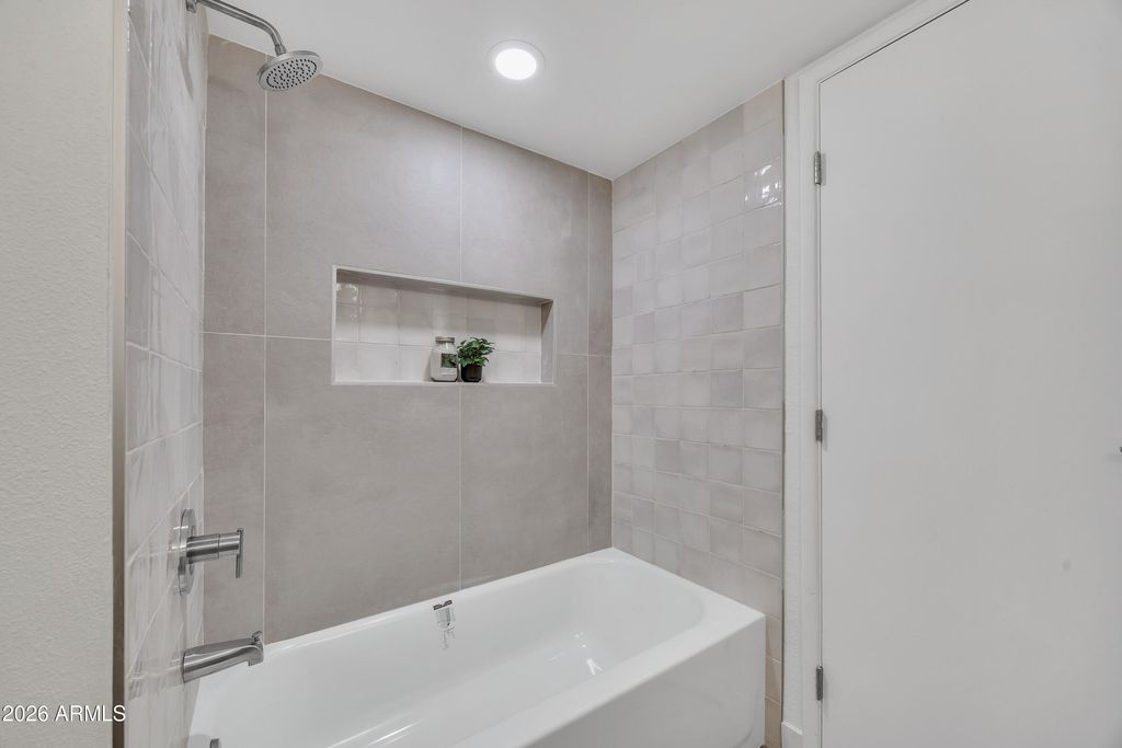 Image 20 of property listing at 1601 W SUNNYSIDE Drive 164, Phoenix, AZ 85029