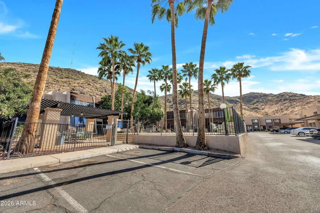 Image 24 of property listing at 1601 W SUNNYSIDE Drive 164, Phoenix, AZ 85029