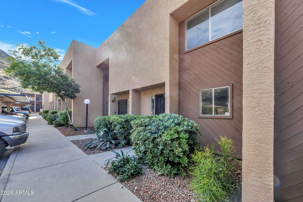 Image 3 of property listing at 1601 W SUNNYSIDE Drive 164, Phoenix, AZ 85029