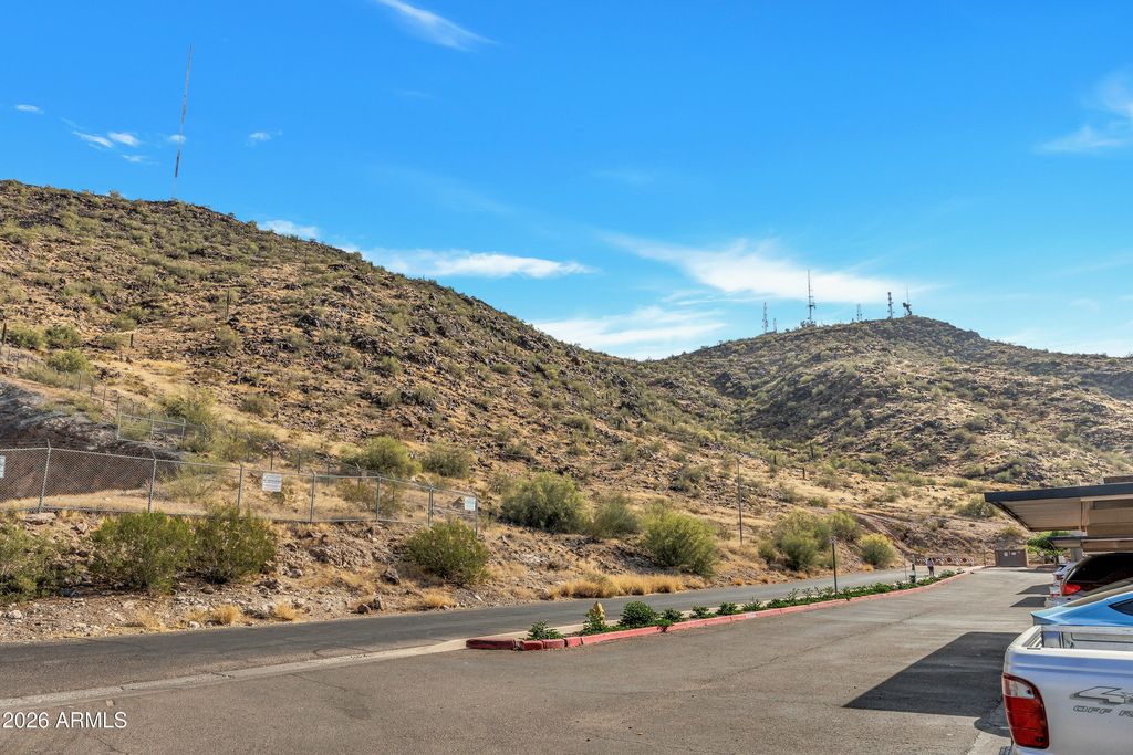 Image 4 of property listing at 1601 W SUNNYSIDE Drive 164, Phoenix, AZ 85029
