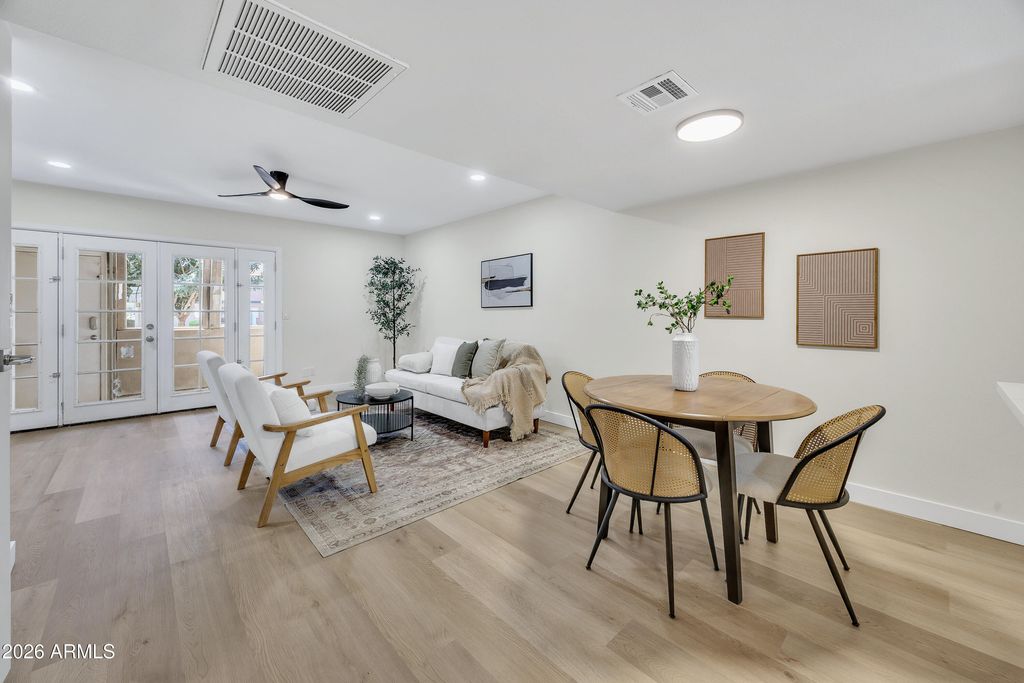 Image 9 of property listing at 1601 W SUNNYSIDE Drive 164, Phoenix, AZ 85029