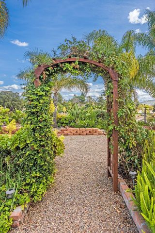 16857 Pinata, San Diego, CA 92128