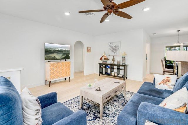 16857 Pinata, San Diego, CA 92128