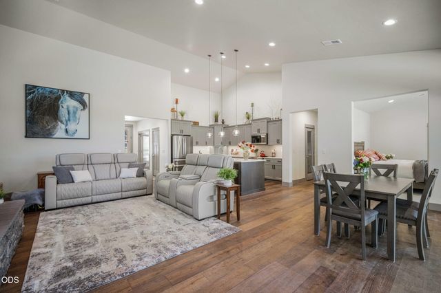 54635 Silver Fox Drive, Bend, OR 97707