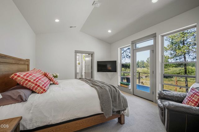 54635 Silver Fox Drive, Bend, OR 97707