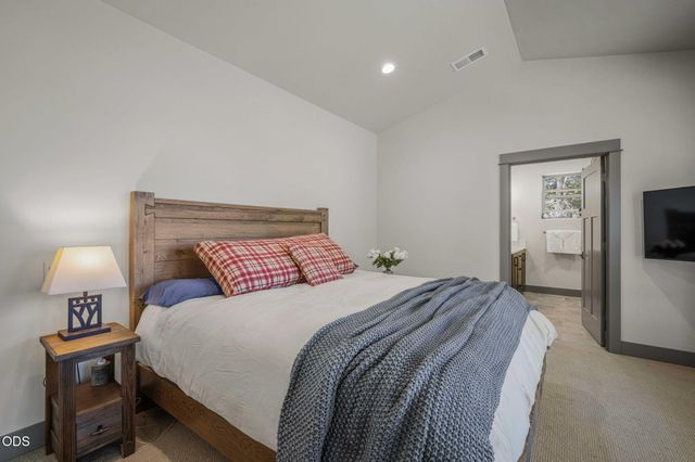 54635 Silver Fox Drive, Bend, OR 97707
