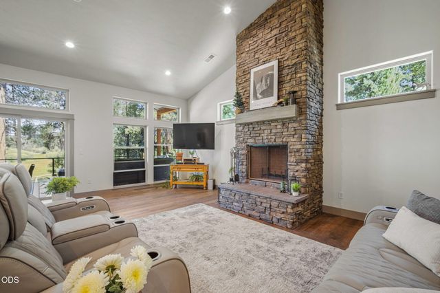 54635 Silver Fox Drive, Bend, OR 97707