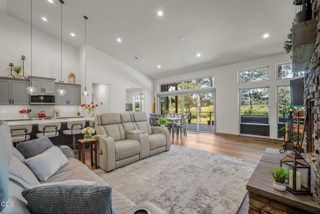 54635 Silver Fox Drive, Bend, OR 97707