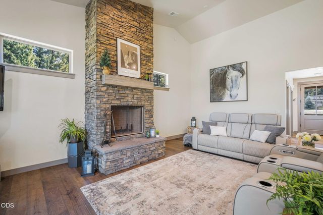 54635 Silver Fox Drive, Bend, OR 97707