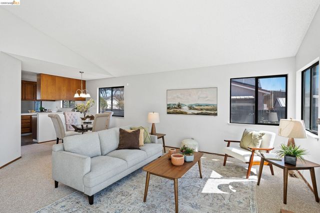 409 Hazelnut Dr, Oakley, CA 94561