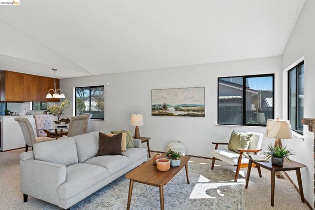 409 Hazelnut Dr, Oakley, CA 94561