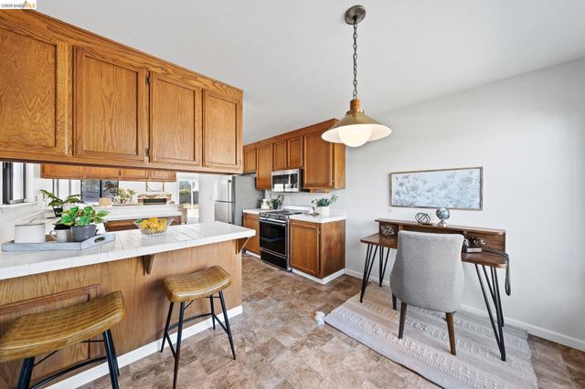 409 Hazelnut Dr, Oakley, CA 94561