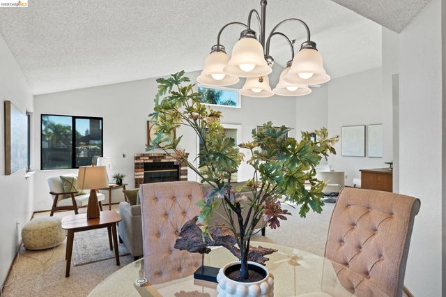 409 Hazelnut Dr, Oakley, CA 94561