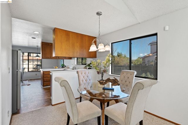 409 Hazelnut Dr, Oakley, CA 94561