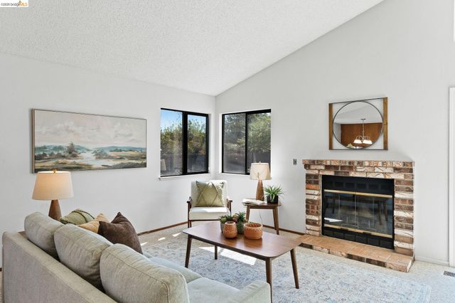 409 Hazelnut Dr, Oakley, CA 94561