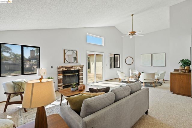 409 Hazelnut Dr, Oakley, CA 94561