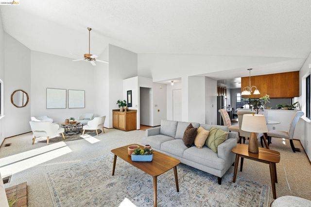 409 Hazelnut Dr, Oakley, CA 94561