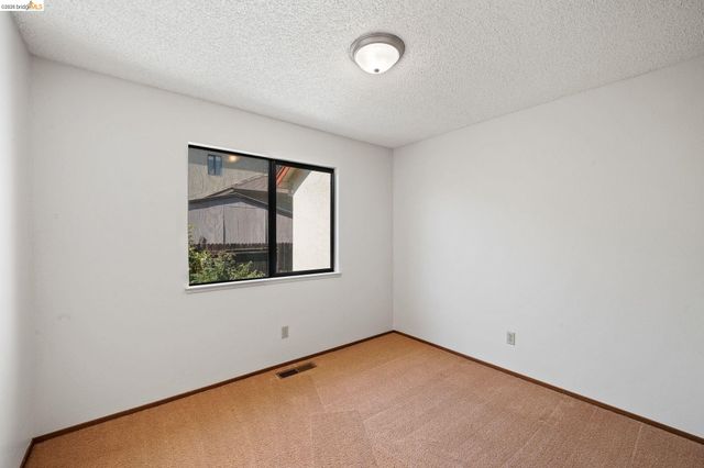 409 Hazelnut Dr, Oakley, CA 94561