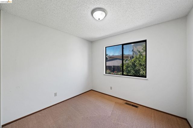 409 Hazelnut Dr, Oakley, CA 94561