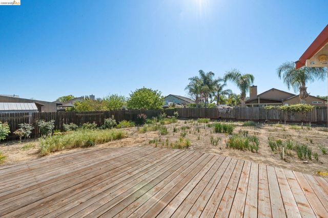 409 Hazelnut Dr, Oakley, CA 94561