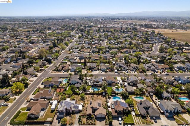 409 Hazelnut Dr, Oakley, CA 94561