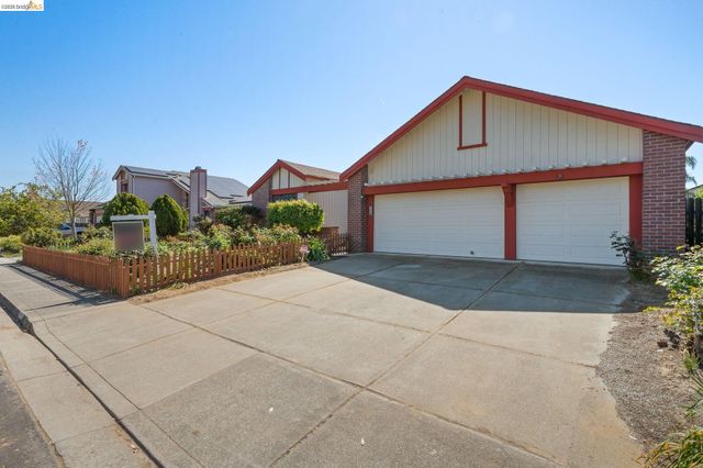 409 Hazelnut Dr, Oakley, CA 94561