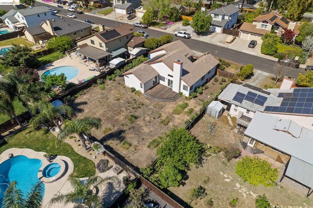 409 Hazelnut Dr, Oakley, CA 94561