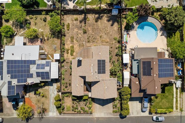 409 Hazelnut Dr, Oakley, CA 94561