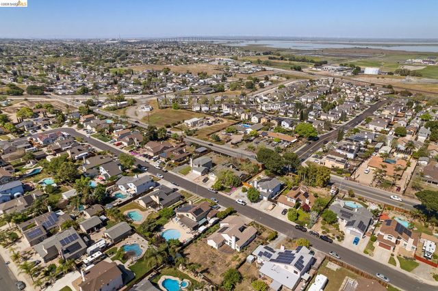 409 Hazelnut Dr, Oakley, CA 94561