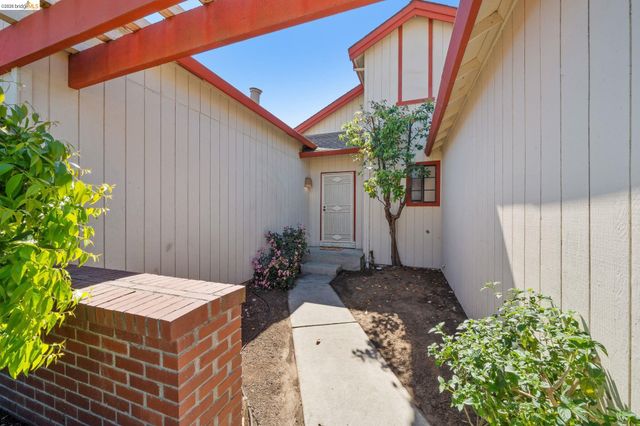 409 Hazelnut Dr, Oakley, CA 94561