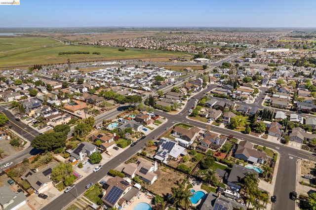 409 Hazelnut Dr, Oakley, CA 94561