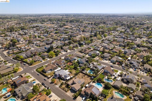 409 Hazelnut Dr, Oakley, CA 94561