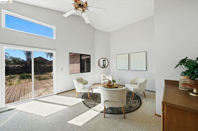 409 Hazelnut Dr, Oakley, CA 94561