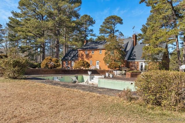 6709 W Quaker Rd, Disputanta, VA 23842