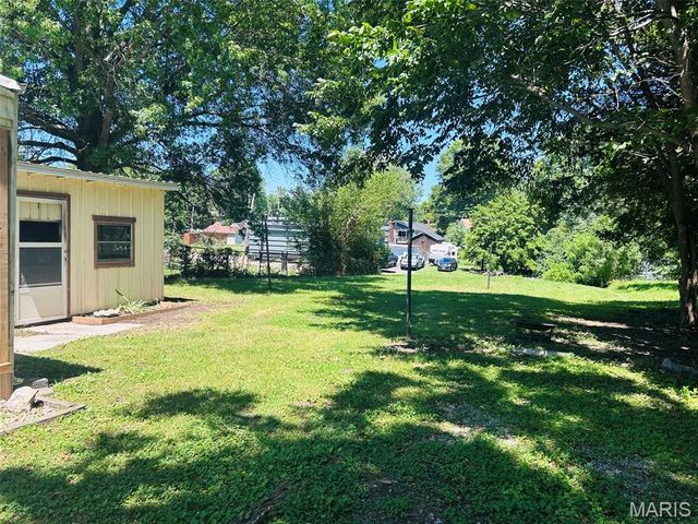 1825 Bunsen Avenue, Belleville, IL 62226