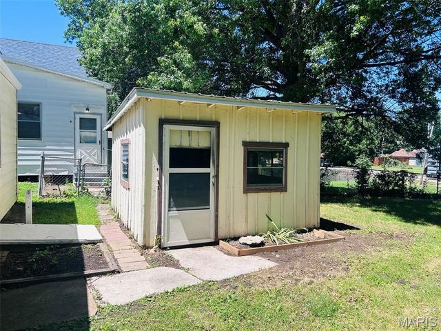 1825 Bunsen Avenue, Belleville, IL 62226