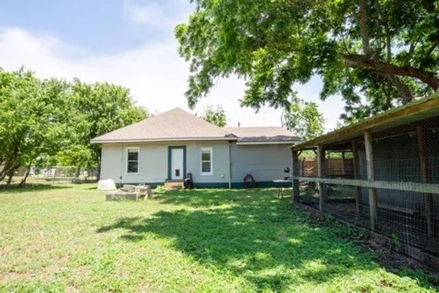 204 S Britton Street, Tom Bean, TX 75489