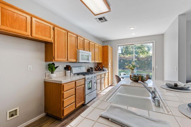 6608 Trailride Way, Citrus Heights, CA 95621