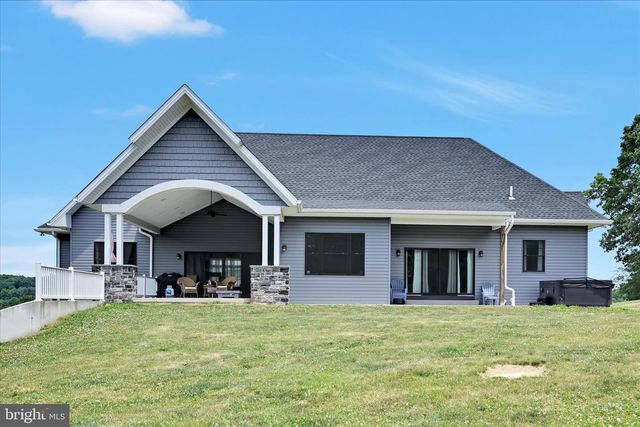 410 WALNUTTOWN RD, Fleetwood, PA 19522