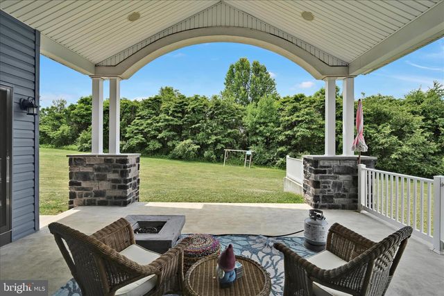 410 WALNUTTOWN RD, Fleetwood, PA 19522